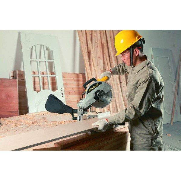 Пила торцювальна Stanley STSM1510