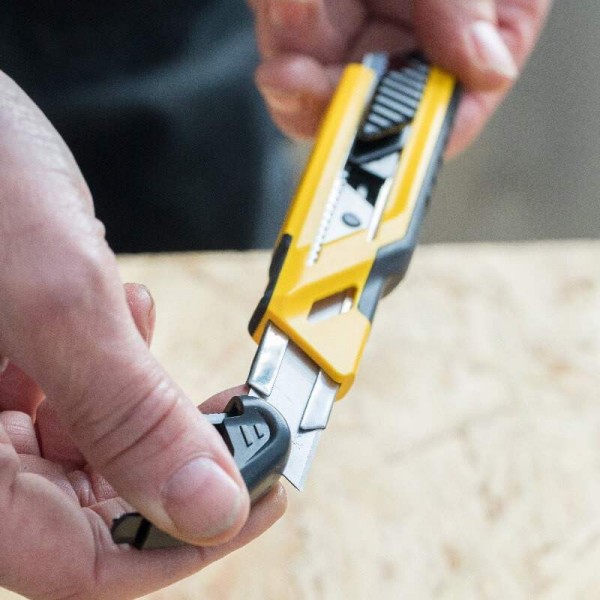 Ніж Stanley Autolock 18мм (STHT10266-0)