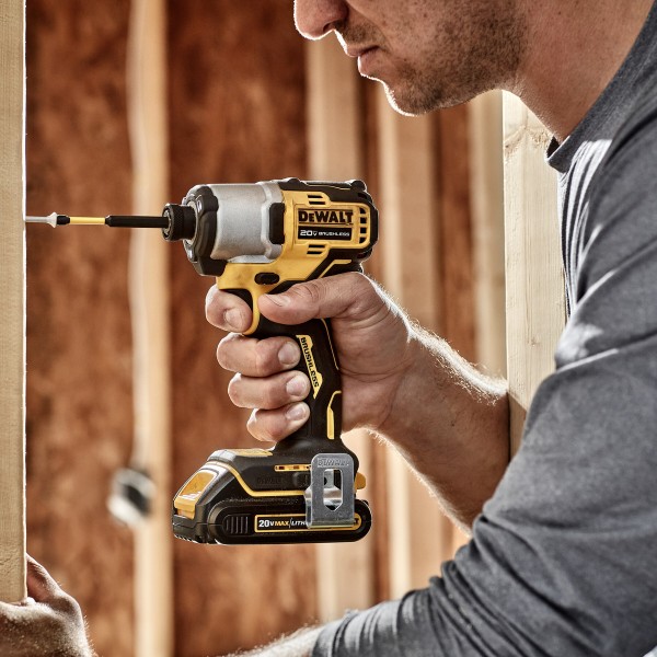 Шуруповерт акумуляторний Бесщеточний DeWALT DCF840E1T 18 В XR Li-Ion
