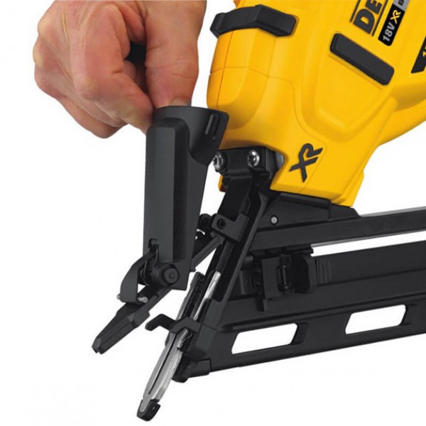 Пістолет цвяхів акумуляторний бесщеточний DeWALT DCN650N