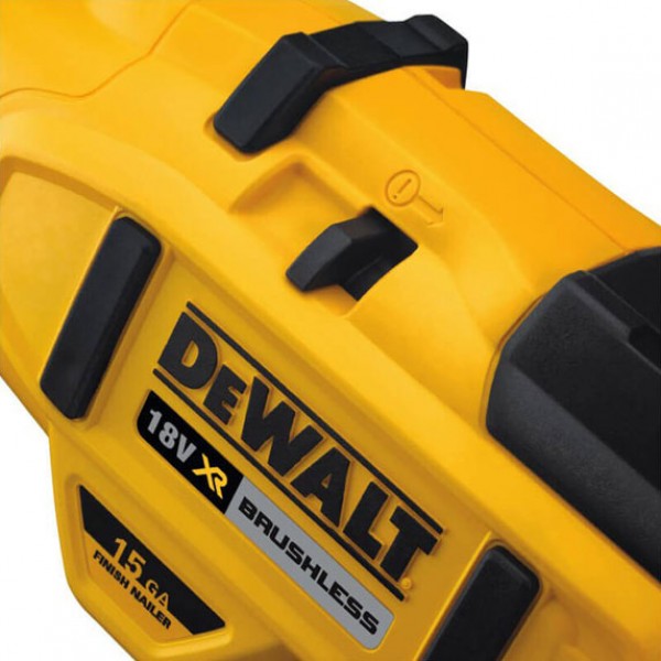 Пістолет цвяхів акумуляторний бесщеточний DeWALT DCN650N