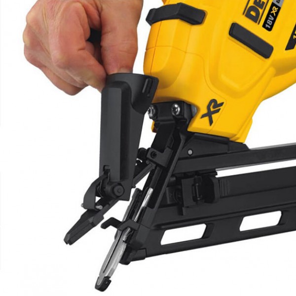 Пістолет цвяхів акумуляторний бесщеточний DeWALT DCN650P2