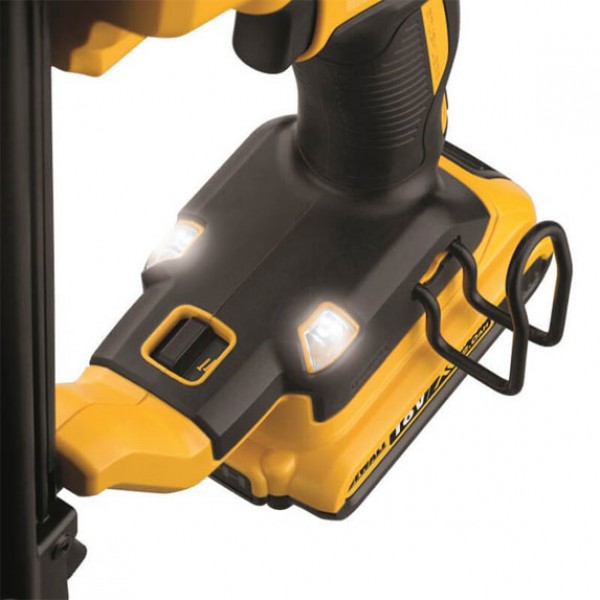 Степлер скобозабивні акумуляторний бесщеточний DeWALT DCN681D2