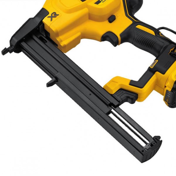 Степлер скобозабивні акумуляторний бесщеточний DeWALT DCN681D2