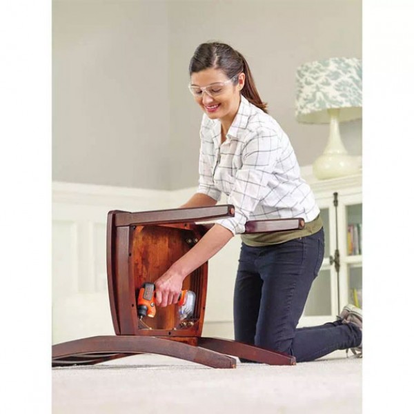 Викрутка-ліхтар акумуляторна BLACK + DECKER BDCSFS30C