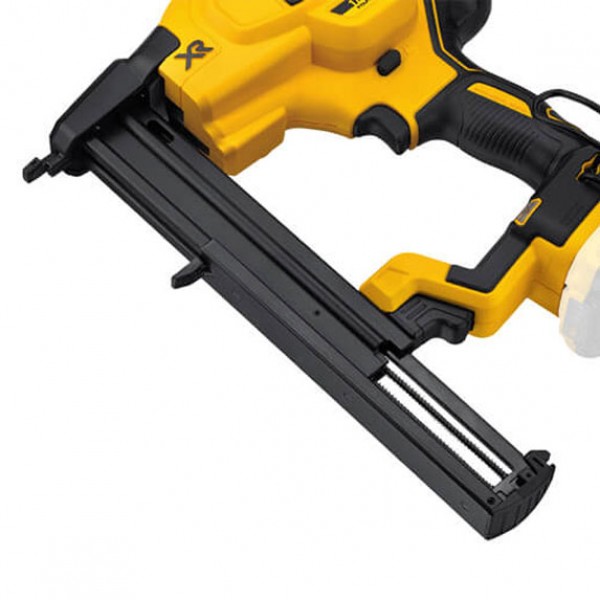 Степлер скобозабивні акумуляторний бесщеточний DeWALT DCN681N