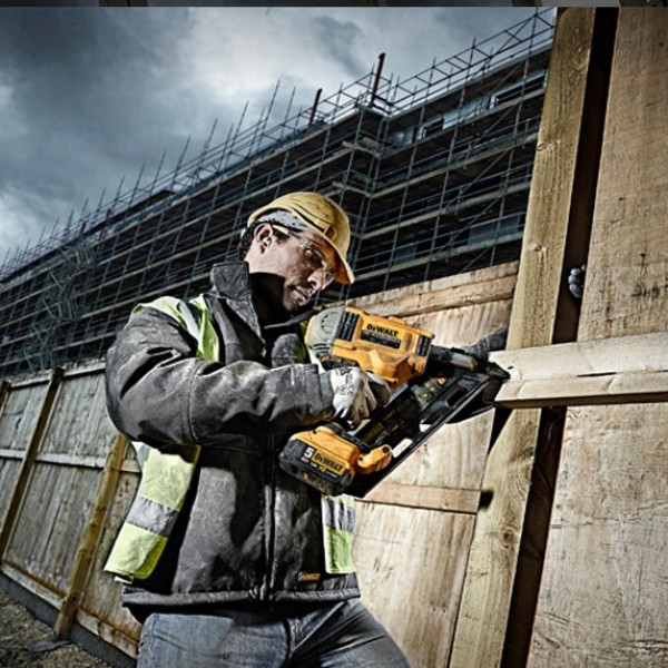 Пістолет цвяхів акумуляторний бесщеточний DeWALT DCN692N
