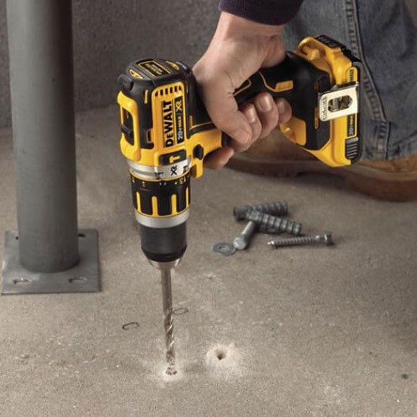 Дрель-шуруповерт аккумуляторная бесщёточная ударная DeWALT DCD795D2