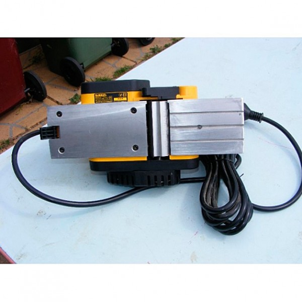 Рубанок сетевой DeWALT DW680