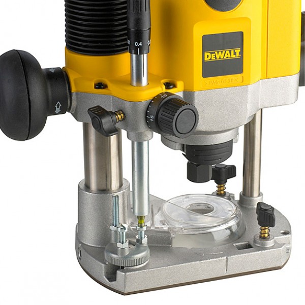 Фрезер мережевий DeWALT DW621