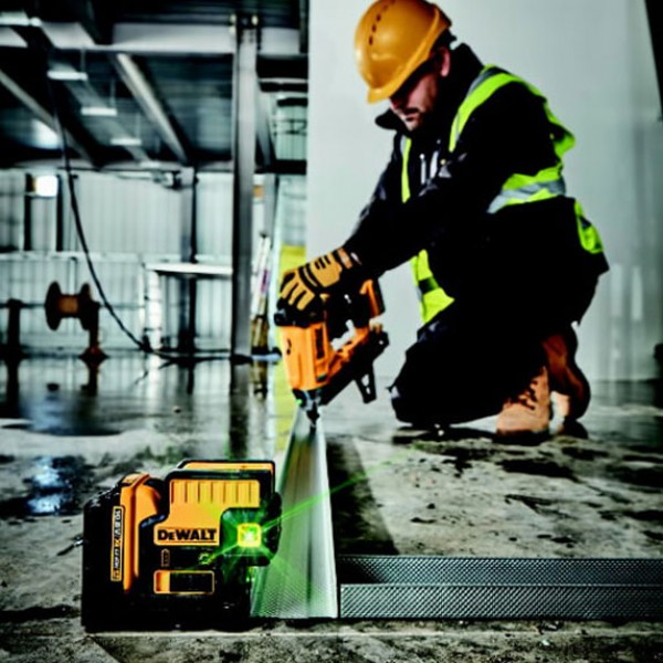 Уровень лазерный точечный DeWALT DCE085D1G