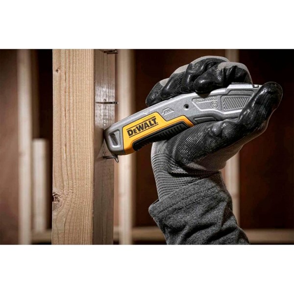 Ніж DeWALT з висувним лезом, 150мм (DWHT10054-0)