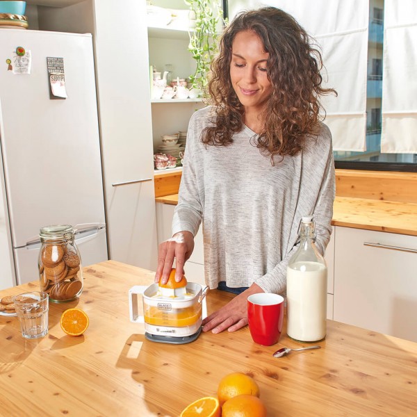 Соковитискач Black+Decker BXCJ25E