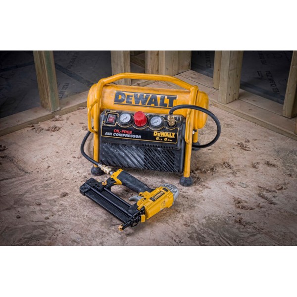Компресор безмасляний DeWALT DPC6MRC