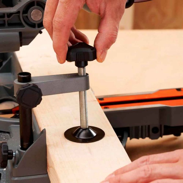 Пила торцювальна мережева BLACK+DECKER BES702