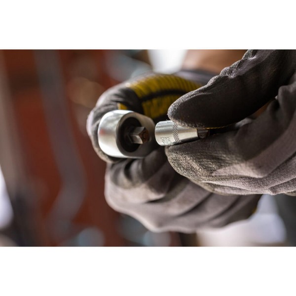 Головка торцевая Stanley 1/4" х 11 мм (FMMT17196-0)